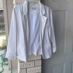 This is a blazer the brand is CATO, size 14/16 W, color is white